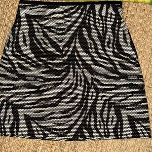 H&M woven black/white zebra print mini skirt back zip leather trim. EUC SZ 8